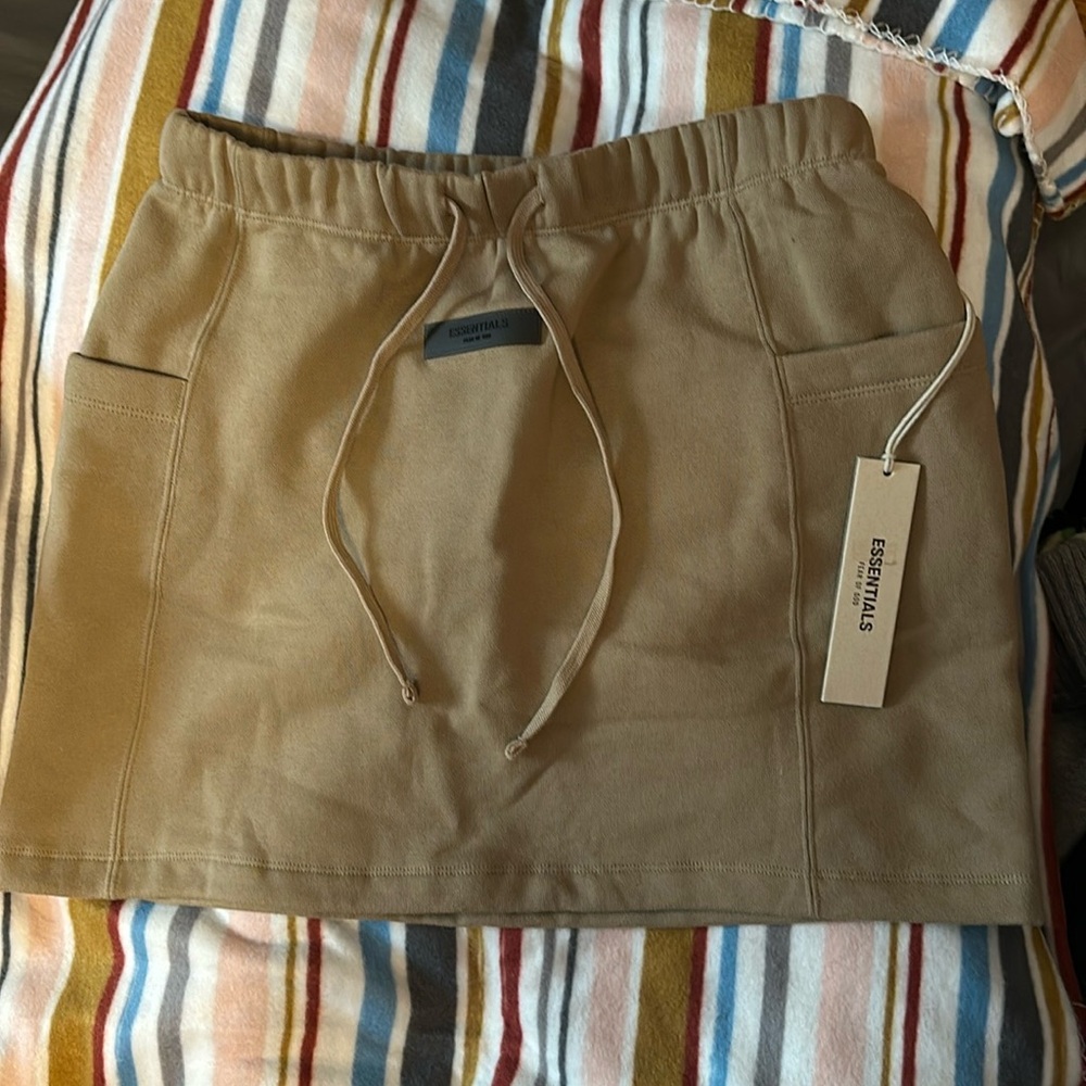 Fear of God Essentials Cargo Skirt Size
Medium NWT